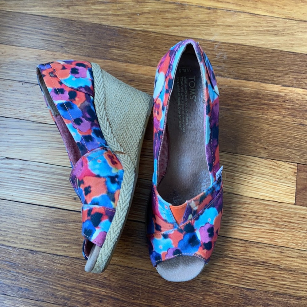 TOMs multi colored wedges